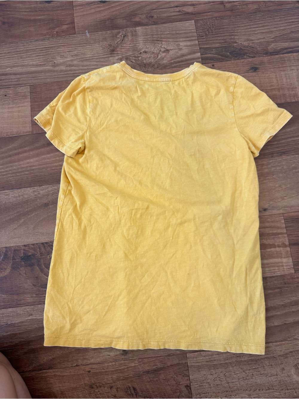 Universal Thread Yellow V-Neck Pocket Tee - Picture 3 of 3
